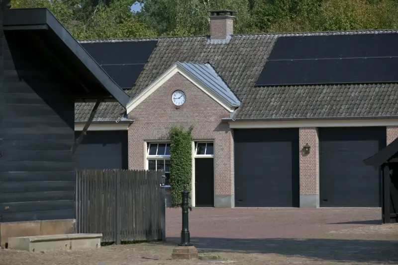 Laadpaal en zonnepanelen combineren: zo doet u het slim